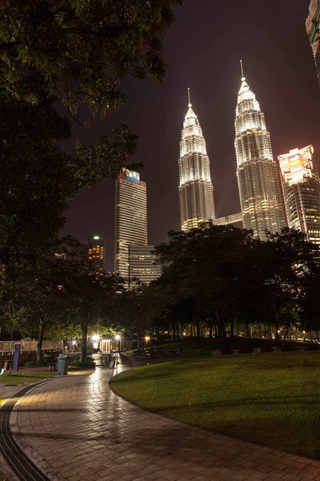 petronas v noci 2