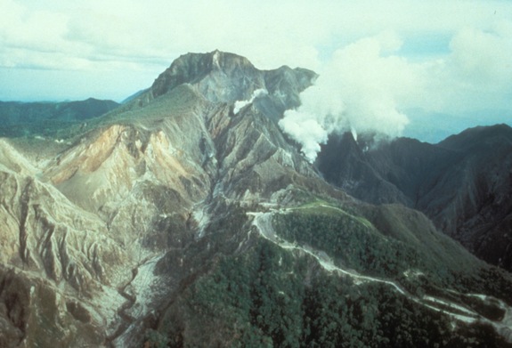 před erupci